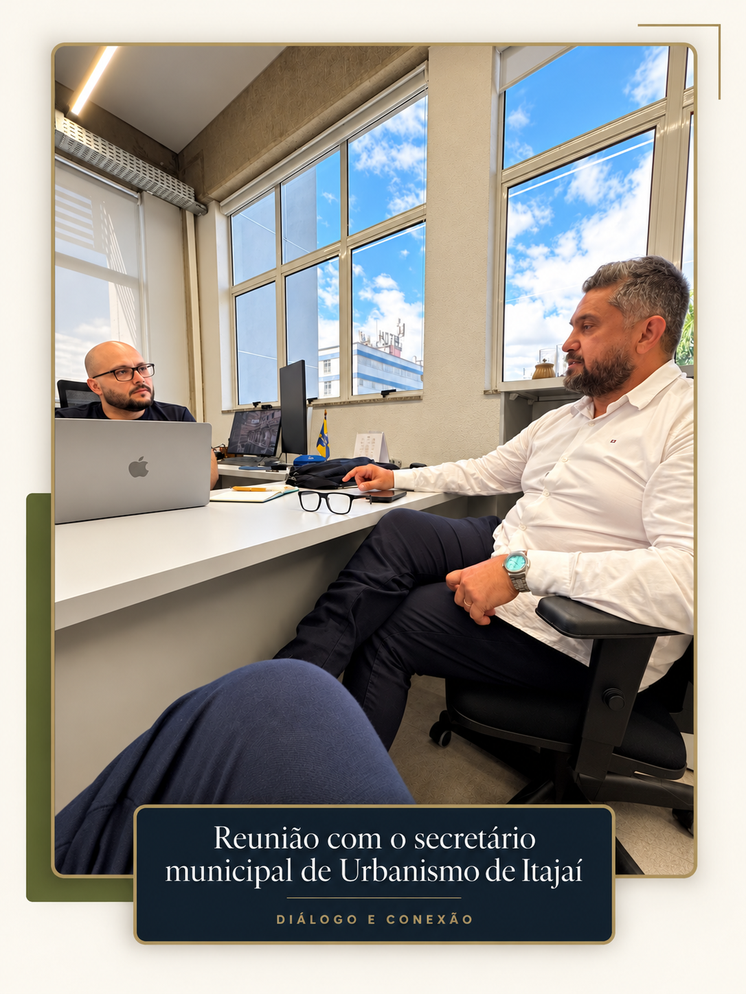 Claudio em seu ambiente de trabalho